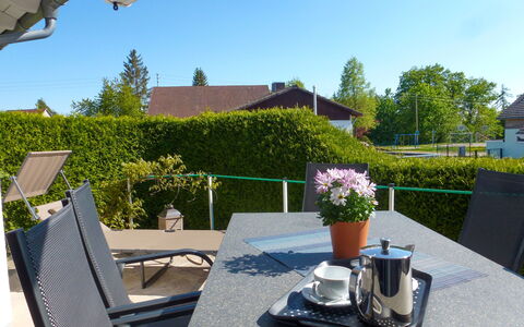 Nest: Propriété, Immobilier, Maison, Patio, Domicile, Bâtiment, Pièce, Vacances, Table, Meubles