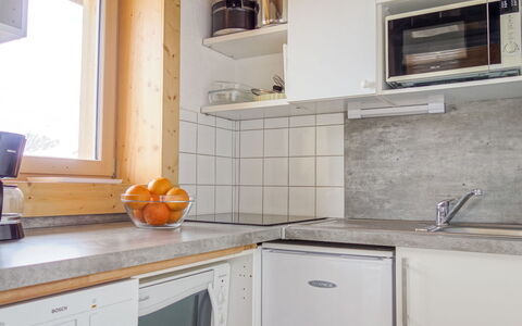 Horizon 2000 (Le Lac): Cabinetry, Propriété, Evier, Comptoir, Bâtiment, Cuisine, Cuisinière, Bois, Design Intérieur, Appareil De Cuisine