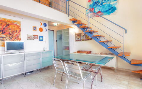 Suite 48: Pièce, Propriété, Design Intérieur, Bâtiment, Meubles, Maison, Grenier, Immobilier, Table, Escaliers
