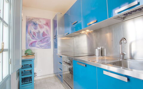 Suite 48: Pièce, Propriété, Bleu, Comptoir, Turquoise, Cabinetry, Cuisine, Design Intérieur, Meubles, Bâtiment