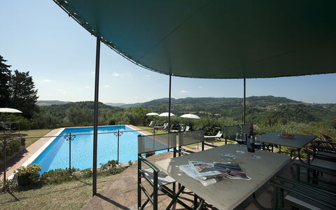 Villa Dorella Di Montaperti: Propriété, Maison, Ombre, Immobilier, Vacances, Domicile, Bâtiment, Piscine, Pièce, Table