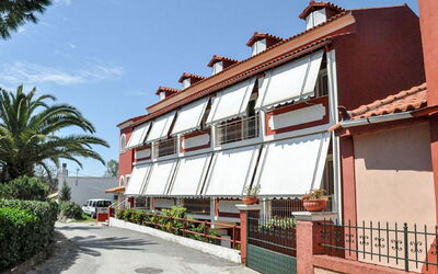 Acharavi 1: Propriété, Bâtiment, Architecture, Maison, Immobilier, Ville, Zone Résidentielle, Appartement, Façade, Domicile