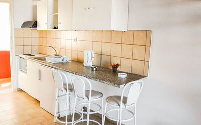 Koskinas Studio 1.1: Meubles, Comptoir, Pièce, Cuisine, Propriété, Design Intérieur, Cabinetry, Bâtiment, Sol, Maison