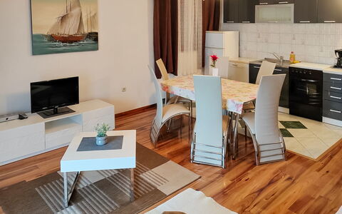 Beba: Meubles, Propriété, Table, Cabinetry, Bois, Salon, Design Intérieur, Éclairage, Sol, Architecture