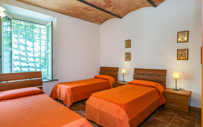 La Madonnina X 17 Pax 875.4: Meubles, Confort, Fenêtre, Bois, Design Intérieur, Orange, Architecture, Sol, Sol, Salon