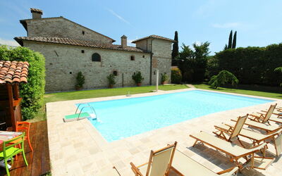 Serre Di Rapolano 820: Ciel, Plante, Bâtiment, Meubles, Propriété, Piscine, Chaise, Arbre, Mobilier De Jardin, Maison