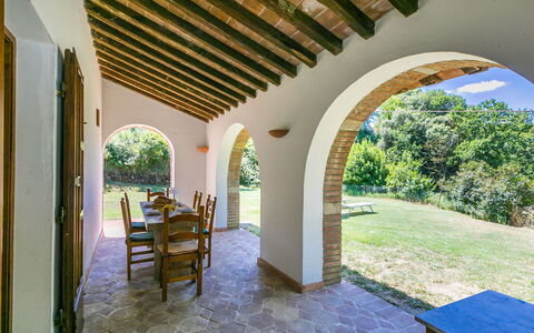 Casale Fonte: Plante, Propriété, Bâtiment, Meubles, Ombre, Table, Design Intérieur, Éclairage, Architecture, Arbre