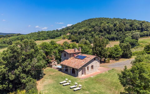 Casale Fonte: Ciel, Nuage, Communauté Des Plantes, Plante, Paysage Naturel, Bâtiment, Arbre, Lot Terre, Maison, Herbe
