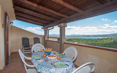 Giuly: Ciel, Meubles, Propriété, Table, Chaise, Lumière, Nuage, Bleu Azur, Ombre, Porche