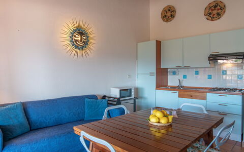 Giuly: Propriété, Table, Meubles, Cabinetry, Canapé, Bleu Azur, Bois, Design Intérieur, Vaisselle, Sol