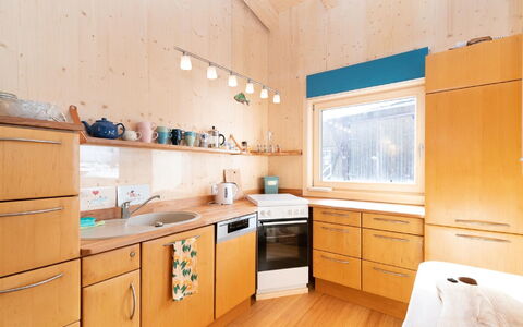 Shakti: Cabinetry, Comptoir, Propriété, Pièce, Meubles, Cuisine, Design Intérieur, Sol, Bâtiment, Maison
