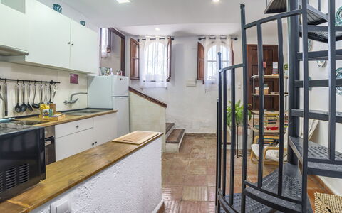 Cueva de Lindaraja: Propriété, Bâtiment, Pièce, Design Intérieur, Meubles, Maison, Domicile, Immobilier, Comptoir, Sol