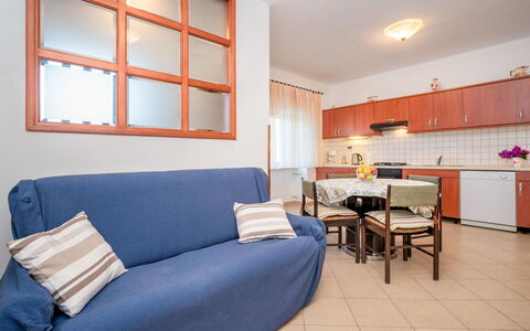 Adriana: Pièce, Meubles, Propriété, Design Intérieur, Bâtiment, Maison, Immobilier, Mur, Sol, Chambre