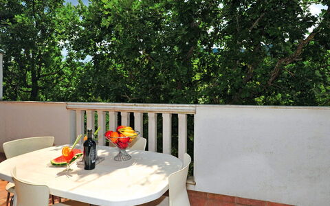 Labin: Propriété, Maison, Immobilier, Pièce, Domicile, Bâtiment, Meubles, Table, Arrière-Cour, Balcon