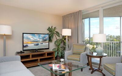 Gullwing Beach Resort 150.12: Pièce, Salon, Meubles, Design Intérieur, Propriété, Bâtiment, Table Basse, Suite, Plafond, Table