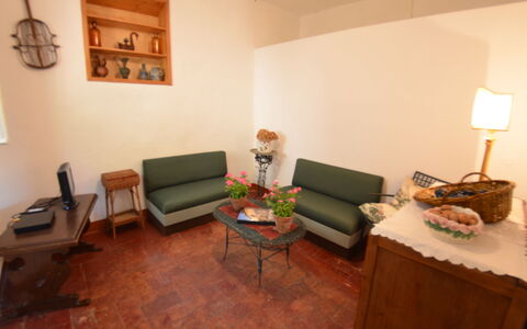 Collina Lagomare: Pièce, Propriété, Salon, Meubles, Design Intérieur, Sol, Bâtiment, Maison, Immobilier, Table