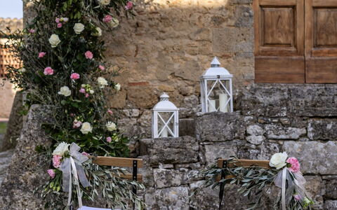 Antico Borgo San Lorenzo - Weddings And Events: Plante, Meubles, Propriété, Fleur, Bâtiment, Table, Porte, Fenêtre, Chaise, Pot De Fleur