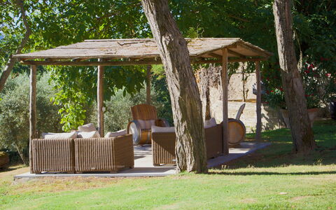 Castello D'Ombrone: Pavillon, Belvédère, Propriété, Canopée, Arrière-Cour, Ombre, Pergola, Structure En Plein Air, Arbre, Bâtiment