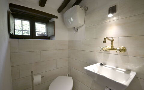 Villa Del Castagno: Salle De Bains, Propriété, Pièce, Lavabo, Luminaire Plomberie, Robinet, Architecture, Design Intérieur, Bâtiment, Tuile