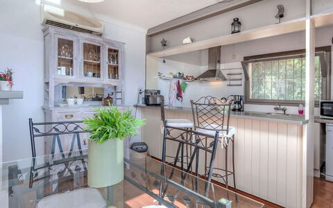 La Teulada: Meubles, Cuisine, Design Intérieur, Appareil De Cuisine, Sol, Comptoir, Principaux Appliance, Bois, Cabinetry, Sol