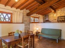 pratale-apartments-chianti-tavernelle-val-di-pesa-farmhouse-bilo-apartment-4-pax-living-room
