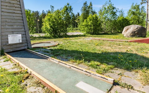 Lauhanlinna: Herbe, Jardin, Aménagement Paysager, Parc, Pelouse, Passerelle, À Feuilles Persistantes, Chemin