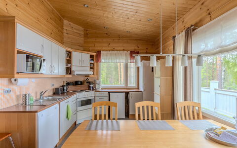 Kainalolahti: Bois, Plafond, Design Intérieur, Sol, Sol, Luminaire, Cuisine, Domicile, Comptoir, Meubles