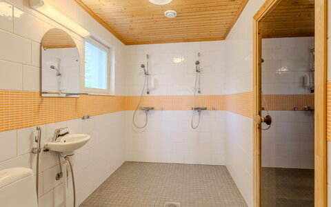 Kainalolahti: Sol, Mur, Luminaire Plomberie, Sol, Bois, Plafond, Design Intérieur, Salle De Bains, Plomberie, Robinet