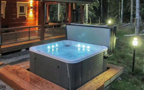 Villa Utu: Baignoire, Luminaire Plomberie, Jacuzzi, Plante D'Appartement, Plomberie, Salle De Bains, Arrière-Cour, Pot De Fleur
