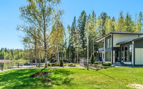 Villa Kaivopuisto: Arbre, Domicile, Maison, Zone Résidentielle, Lot Terre, Chalet, Biens, Siding, Aménagement Paysager