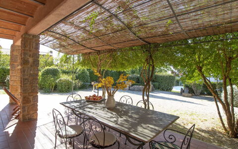 Manciano 840: Table, Propriété, Meubles, Vaisselle, Chaise, Design Intérieur, Éclairage, Ombre, Arbre, Immobilier