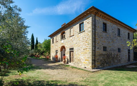 Poggio Cuccule: Ciel, Plante, Fenêtre, Nuage, Bâtiment, Arbre, Lot Terre, Herbe, Porte, Maison