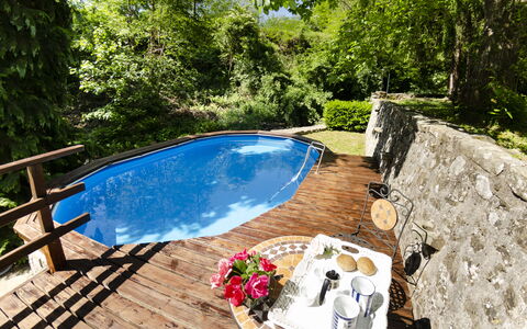 Il Molino: L'Eau, Plante, Propriété, Piscine, Fleur, Arbre, Mobilier De Jardin, Plan D'Eau, Ombre, Bois
