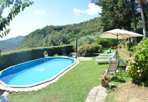 Il Nido: Piscine, Propriété, Immobilier, Maison, Loisir, Arrière-Cour, Recours, Herbe, Bâtiment, Villa