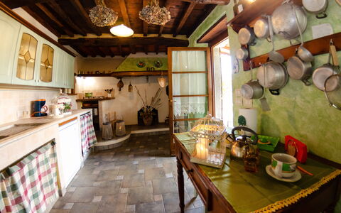 Podere L'istrice: Propriété, Pièce, Bâtiment, Maison, Design Intérieur, Meubles, Domicile, Plafond, Immobilier, Cuisine