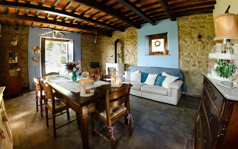 Podere L'istrice: Pièce, Propriété, Bâtiment, Design Intérieur, Meubles, Salle À Manger, Table, Salon, Maison, Plafond