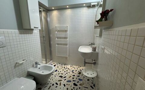 Alle Mura: Sol, Sol, Design Intérieur, Luminaire Plomberie, Salle De Bains, Lavabo, Tuile, Plomberie, Robinet, Évier