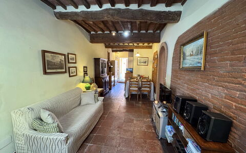 Casina Bella Di Lucca: Meubles, Mur, Design Intérieur, Sol, Canapé, Bois, Sol, Plafond, Pièce, Salon