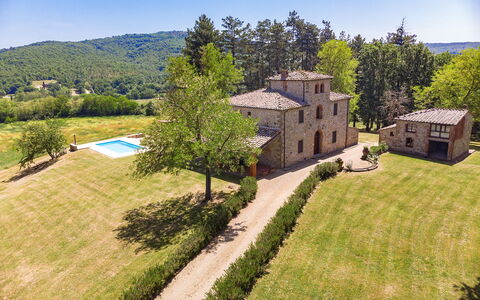 Villa Fabbri: Ciel, Plante, Bâtiment, Fenêtre, Arbre, Paysage Naturel, Maison, Lot Terre, Zone Résidentielle, Prairie