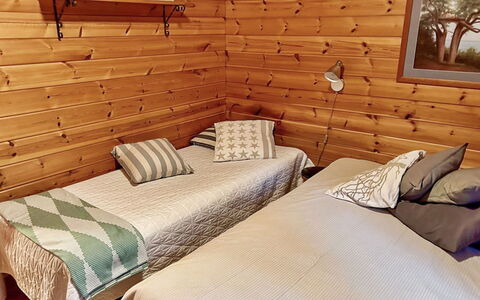 Ruka-Ihtinki 4 a 3: Bois, Design Intérieur, Sol, Sol, Meubles, Plafond, Pièce, Chambre, Éclairage, Lit
