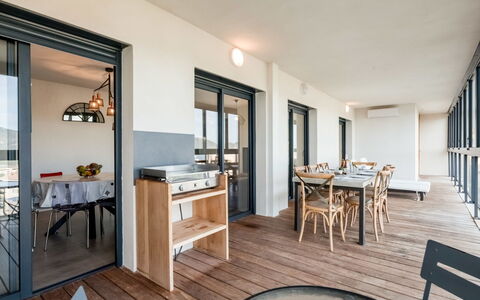 Porto Vecchio 123: Table, Meubles, Bois, Chaise, Cabinetry, Cuisine, Sol, Salon, Design Intérieur, Sol