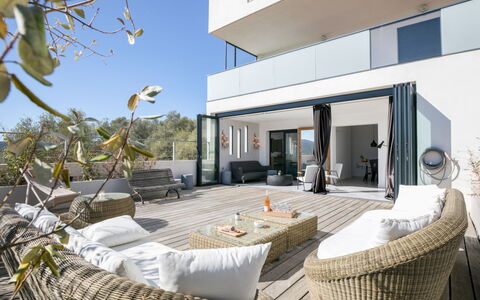 Porto Vecchio 123: Propriété, Maison, Bâtiment, Design Intérieur, Pièce, Domicile, Immobilier, Architecture, Salon, Meubles