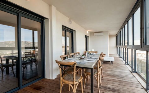 Porto Vecchio 123: Propriété, Pièce, Bâtiment, Meubles, Design Intérieur, Table, Maison, Salle À Manger, Plafond, Sol