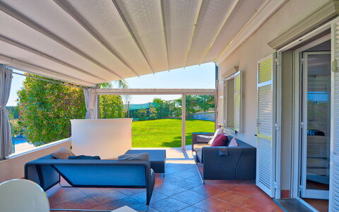 Villa Emanuele - Costarainera: Propriété, Bâtiment, Pièce, Immobilier, Maison, Domicile, Design Intérieur, Porche, Meubles, Plafond