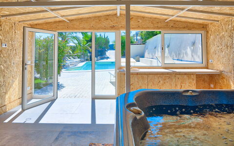 Villa Emanuele - Costarainera: Propriété, Pièce, Mur, Maison, Bâtiment, Immobilier, Biens, Design Intérieur, Bleu Azur, Domicile