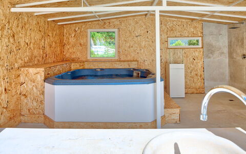 Villa Emanuele - Costarainera: Propriété, Pièce, Jacuzzi, Bâtiment, Maison, Design Intérieur, Baignoire, Immobilier, Domicile, Salle De Bains