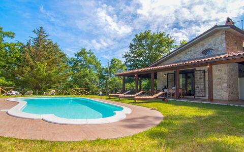 Domus Incantada: Propriété, Maison, Domicile, Piscine, Immobilier, Biens, Bâtiment, Paysage Naturel, Zone Résidentielle, Architecture