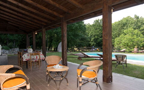 Domus Incantada: Propriété, Bâtiment, Patio, Maison, Immobilier, Pièce, Porche, Meubles, Table, Design Intérieur