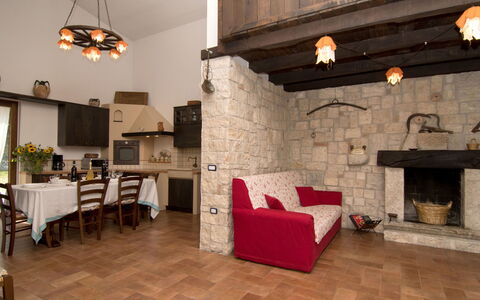 Domus Incantada: Propriété, Pièce, Bâtiment, Sol, Design Intérieur, Cheminée, Foyer, Mur, Meubles, Brique