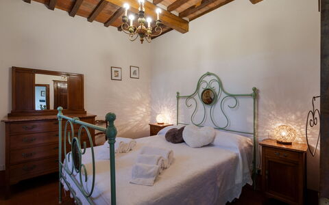Villa i Cocciai: Chambre, Lit, Pièce, Propriété, Meubles, Drap De Lit, Design Intérieur, Cadre De Lit, Bâtiment, Plafond